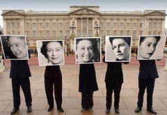 Die fünf Briefmarken wurden 2002 zum 50-Jahr-Thronjubiläum der Queen gedruckt. (Bild: Keystone)