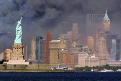 Rauchverhangener Himmel über Manhattan am 11.September 2001. (Bild: Keystone)