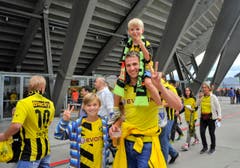 Fans vor dem Match. (Bild: Ralph Ribi)