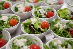 Die Salate der Gate Gourmet. (Bild: Ralph Ribi)