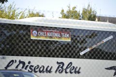Der Teambus, der die Mannschaft jeweils vom Hotel Einstein nach Abtwil und zurück bringt. (Bild: Hanspeter Schiess)