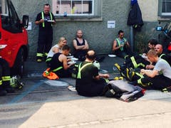 Stärkung für die Feuerwehrleute. (Bild: Daniel Wirth)