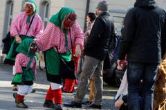 Maskierte Fasnächtler der Gruppe „Lindberg hexen“ aus Winterthur (Bild: Rudolf Steiner)