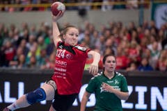 Goal per Sprungwurf: Thuns Corina Michelle Schmied. (Bild: Keystone)