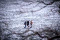 Die Ostschweiz läuft Schlittschuh auf dem Seealpsee (Bild: Urs Bucher)