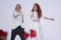 Morland (links) und die in Basel aufgewachsene Debrah Scarlett sangen für Norwegen den Titel "A Monster Like Me". (Bild: Keystone)