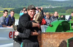 In der Klasse 6t freut sich der Thurgauer Mario Gentsch aus Niederneunforn (Case International 1455 AXL) über den Sieg. (Bild: Nana do Carmo)