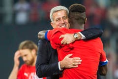 Die Freude steht Trainer Vladimir Petkovic ins Gesicht geschrieben. (Bild: Keystone)
