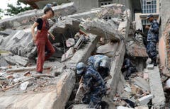 Nepal quake kills more than 1,800 and avalanches on Everest (Bild: Keystone)
