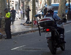 A van crashes into pedestrians in Barcelona (Bild: Keystone)