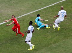 Xherdan Shaqiri feiert den Treffer. (Bild: Keystone)