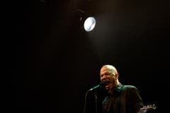 Im Scheinwerferlicht: Frontmann Danko Jones von der gleichnamigen kanadischen Band. (Bild: Luca Linder)