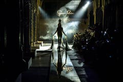 Guo Pei - Runway - Paris Women Fashion Week F/W 2017/18 (Bild: Keystone)