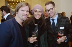Roman Güttinger und Helen Rinderknecht mit Jeroen van Roojen. (Bild: Reto Martin)