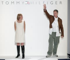 Mode liegt in der Familie: Hilfigers Schwester Ginny ist zuständig für die Vermarktung der weiblichen Designs. (Bild: Keystone)