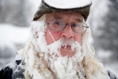 So sieht Lee Tuttle aus Flint, Michigan, aus, nachdem er seine Einfahrt vom Schnee befreit hat. (Bild: Keystone)