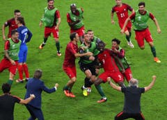 Ungehaltene Freude nach dem Siegtreffer bei den Portugiesen. (Bild: Keystone)