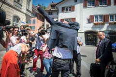 Die Fotografen belagern den früheren deutschen Radstar. (Bild: Benjamin Manser)