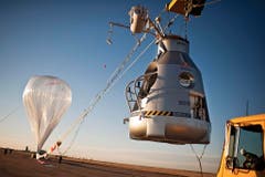 Die Ballonkapsel soll Felix Baumgartner vor den Minustemperaturen im All schützen. Sie wiegt mehr als eine Tonne. (Bild: Keystone)