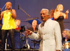 Bandleader und Komponist James Last begeistert das Publikum im Zürcher Hallenstadion. (Bild: Keystone)