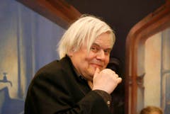 Gut gelaunt zeigt sich der H.R. Giger im Juni 2007 bei der Eröffnung seiner Ausstellung "H.R. Giger - Das Schaffen vor Alien, 1961 - 1976" im Bündner Kunstmuseum. (Bild: Keystone)
