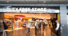 Vor und nach dem Abflug laden Duty Free Shops zum Einkaufen ein. (Bild: Ralph Ribi)