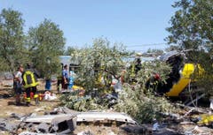 At least 10 dead as two trains collide in southern Italy (Bild: Keystone)