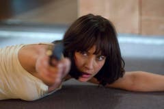 Olga Kurylenko trainierte für ihre Rolle als Camille Montes in «Quantum of Solace» (2008) drei Wochen lang den Umgang mit Waffen. (Bild: Keystone)