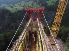 Täfers - Taminabrücke im Bau (Bild: Ralph Ribi)