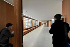 Der Rundgang stiess bei den Besuchern auf viel Interesse. (Bild: Hanspeter Schiess)