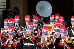 Die Polizeimusik spielt zu Ehren der Zwillinge auf. (Bild: Keystone)