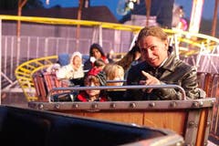 Festivalbesucher auf dem Festareal. (Bild: Benjamin Manser)