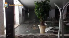 Italy quake, Abruzzo hotel hit by avalanche snow (Bild: Keystone)