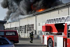 Grossbrand bei der Firma Tuchschmid in Frauenfeld. (Bild: Reto Martin)
