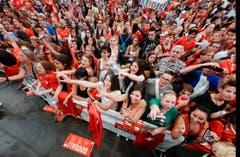 Viele Natifans nahmen extra frei, um das Team willkommen zu heissen. (Bild: Keystone)