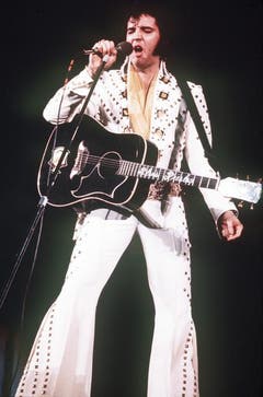 Elvis Presley bei einem Konzert 1973. (Bild: Keystone)