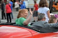 Sonja Wiesmann darf mit ihrer Familie im Auto sitzen. (Bild: Reto Martin)