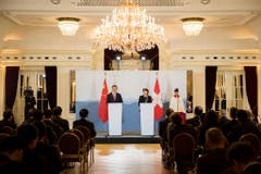 Der chinesische Präsident Xi Jingpin (links) und Bundespräsidentin Doris Leuthard haben am Montag vor den Medien in Bern die Gemeinsamkeiten beider Staaten hervorgehoben (Bild: Keystone)