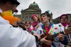 Die Spitalclowns machen auch Musik. (Bild: Keystone)