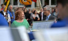 Am Empfang erhielt die Thurgauer Grossratspräsidentin die Partitur des eigens für sie geschriebenen "Wiesmann-Marsch". (Bild: Reto Martin)