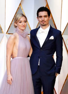Der offiziell Beste in seinem Fach: «La La Land»-Regisseur Damien Chazelle mit seiner Partnerin Olivia Hamilton. (Bild: Mike Nelson/Keystone)