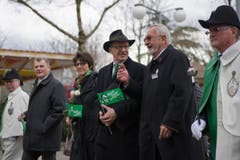 Auch für einen Schwatz blieb während des Marsches Zeit. (Bild: Urs Jaudas)