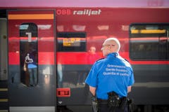 Am Bahnhof in Buchs werden Flüchtlinge erwartet (Bild: Urs Bucher)