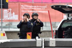 Truck drives into crowds on a street in central Stockholm (Bild: Keystone)