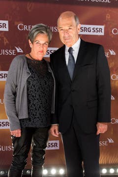 Sein Herz schlägt für schnelle Motoren: Peter Sauber mit seiner Frau Christiane. (Bild: Keystone)