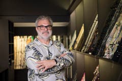 Martin Leuthold, Art Director bei Jakob Schlaepfer. Er bleibt dem Unternehmen auch nach der Übernahme durch die Forster Rohner erhalten. (Bild: Ralph Ribi)