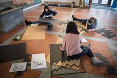 Laternengestalter aus der 2. Oberstufe. (Bild: Andrea Stalder)