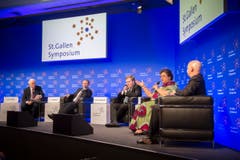 Panel Podium mit Lord Griffiths of Fforestfach, Joseph Muscat, Sigmundur Davis Gunnlaugsson, Hanna Tetteh und Jack Markell (von links). (Bild: Urs Bucher)