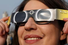 Nur so sind die Augen geschützt. (Bild: Keystone)