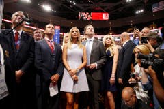 Donald Trumps Sohn Donald Trump Jr. (2. von links) mit seinen Geschwistern Ivanka (Mitte), Eric (2. von rechts) und Tiffany (rechts) am Parteitag der Republikaner. (Bild: Keystone)